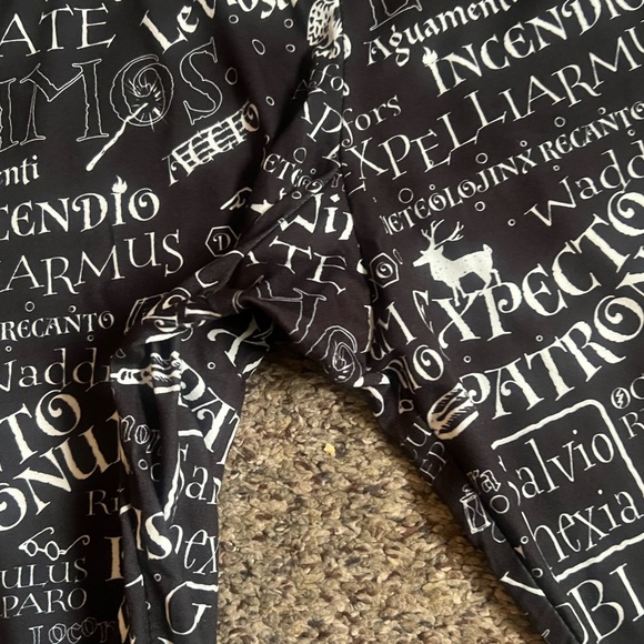 Harry Potter High Rise Leggings Hogwarts Black White Lettering S - Picture 3 of 7
